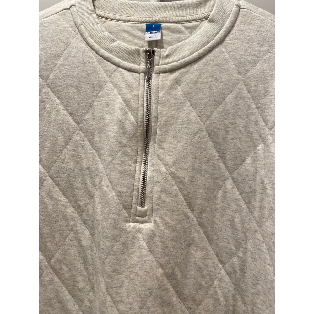 Old Navy quilted sweatshirt - Picture 3 of 9